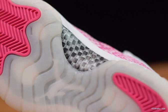 AH7860-106 WMNS Pink Low Air Snakeskin Jordan 11 0619